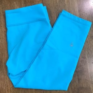 IVIVVA Lululemon Low Rise Cropped Leggings 🌈